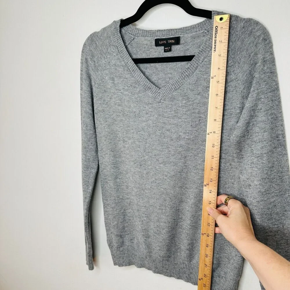 Love Tree Gray V-Neck Long Sleeve Pullover Sweater Banded Hem Thin Jumper Small